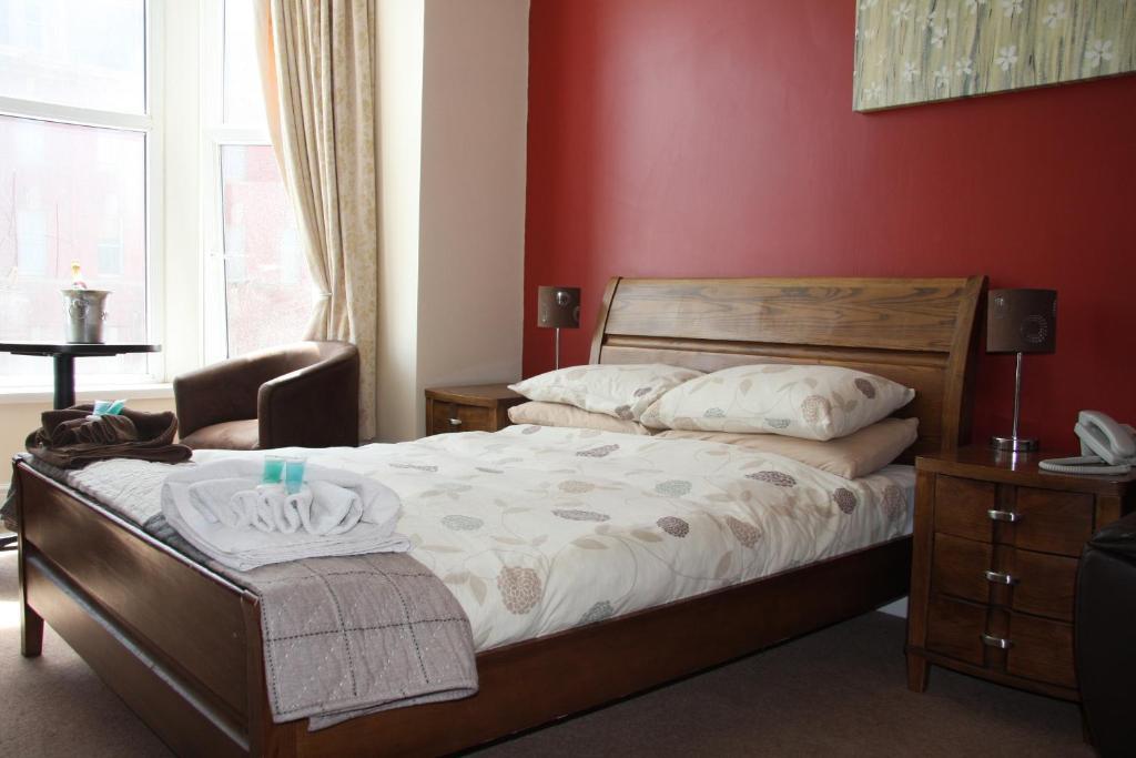The Strand 4*